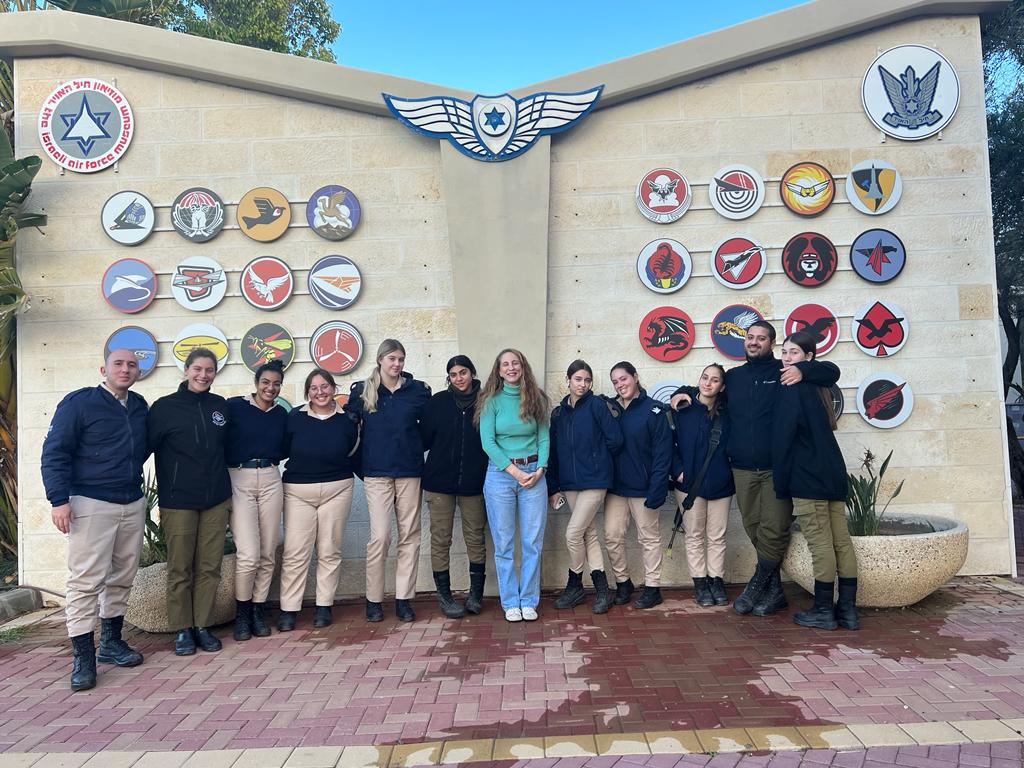 עם נשות הצבא